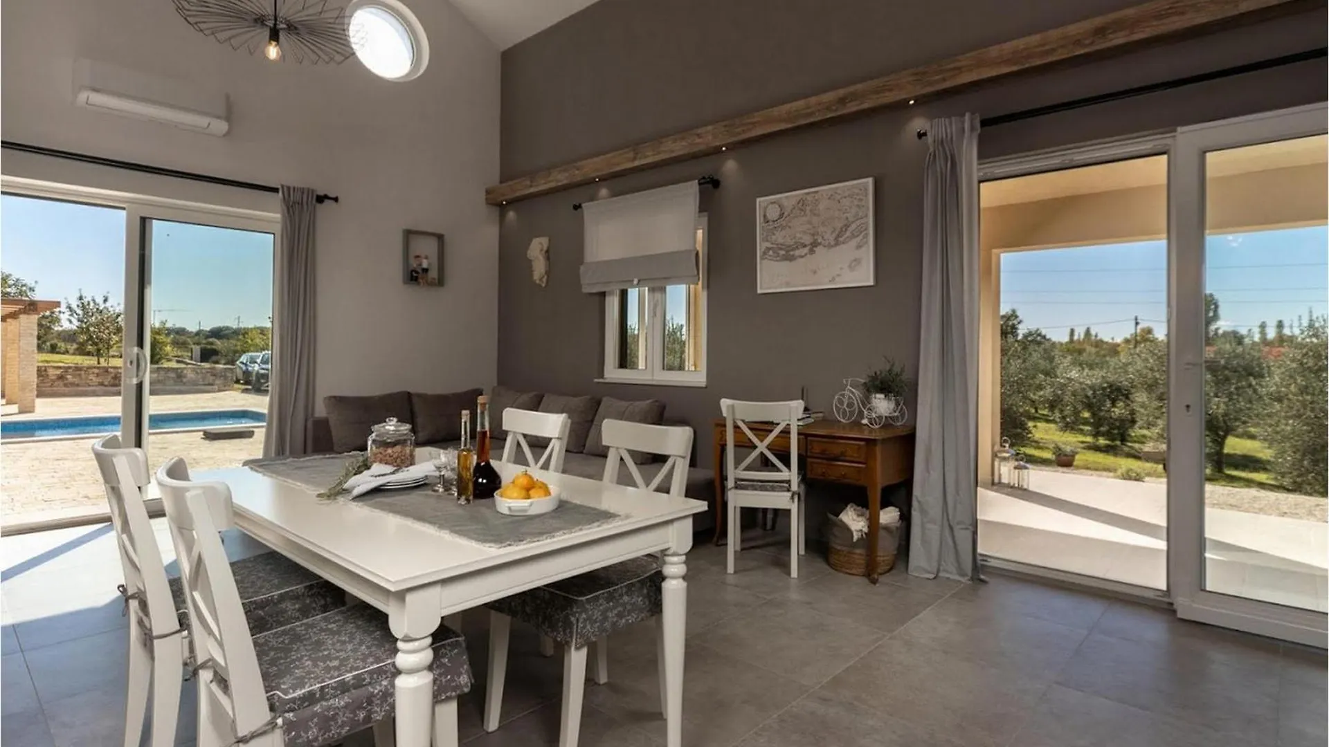 Villa Oliveto Smilcic 0*,